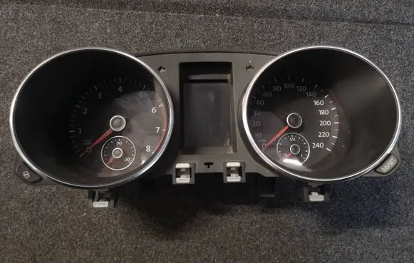 Volkswagen Golf VI Speedometer (instrument cluster) 5K0920870B 110819015012 VDD0242