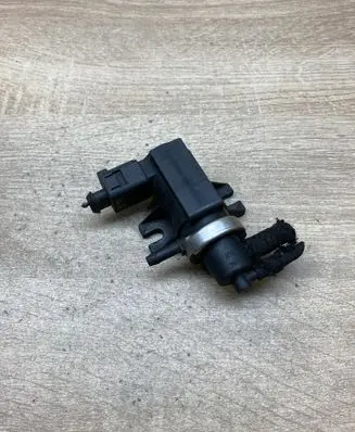 Volkswagen Golf V Vacuum valve 1J0906627