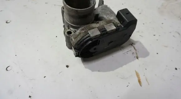 Renault Koleos I Throttle valve 8200330810