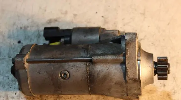 Volkswagen PASSAT CC Starter motor 02E911024H