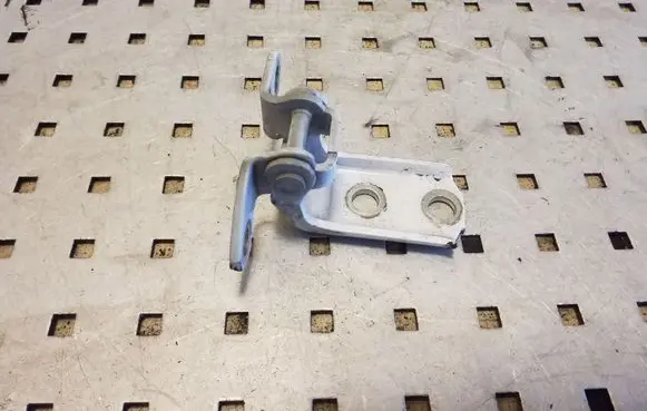 Toyota Auris E180 Rear door lower hinge
