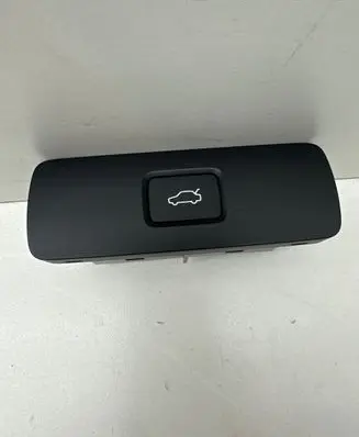Volvo C40 Tailgate/boot open switch button 32350330 P32350330 T23360810801