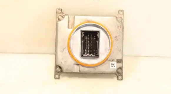 Volkswagen Golf VII Voltage converter/converter module 