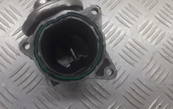Skoda Octavia Mk2 (1Z) EGR valve 038129637D
