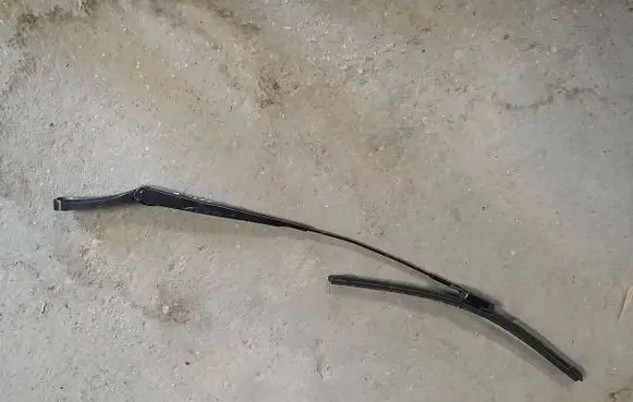 Skoda Yeti (5L) Front wiper blade arm 5L1955410