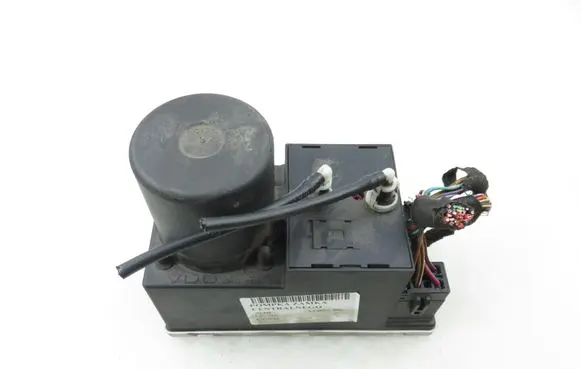 Audi A4 S4 B5 8D Central locking vacuum pump 8L0862257L