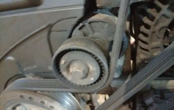 Volvo S60 Generator/alternator belt tensioner
