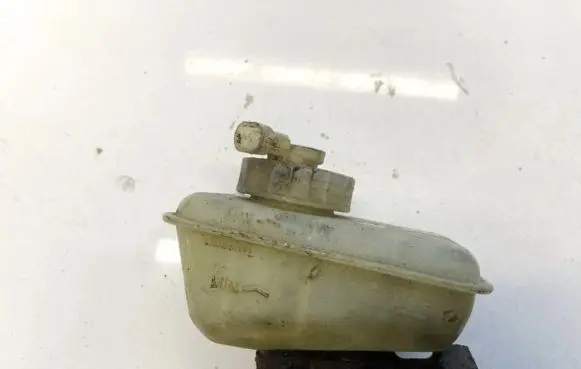 Opel Astra F Brake fluid reservoir 3350881891