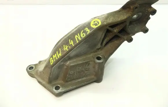 BMW 5 F10 F11 Engine mounting bracket 6852868