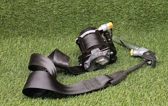 Ford Focus Front seatbelt DM5161294D