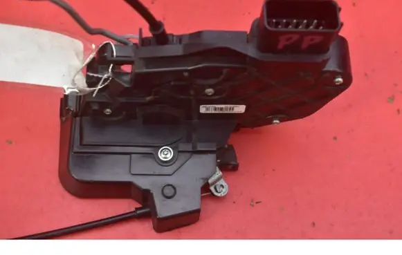 Volvo S40 Front door lock 30753664