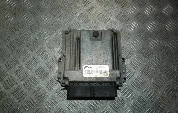 Iveco Daily 6th gen Engine control unit/module 5801919281 10R057789 0281032557