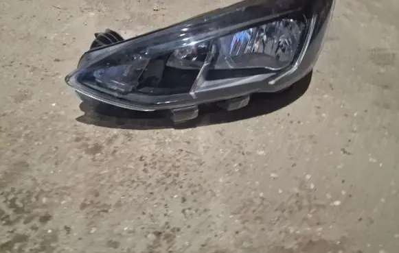 Ford Focus Headlight/headlamp JX7B13W030CE
