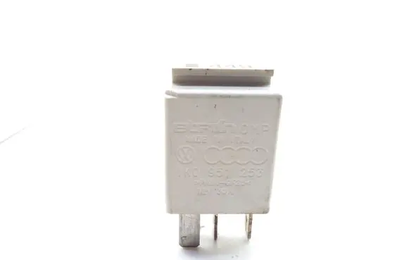 Volkswagen PASSAT B6 Hazard warning light relay 1K0951253