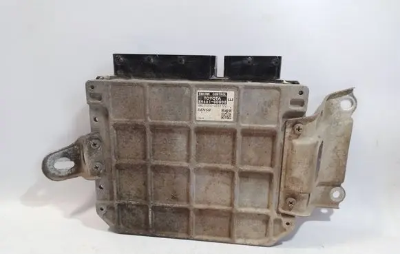 Toyota Yaris Engine control unit/module ECU 89661-0DB00 MB2753004332