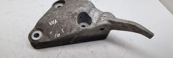 Opel Astra J Engine mounting bracket 13365327