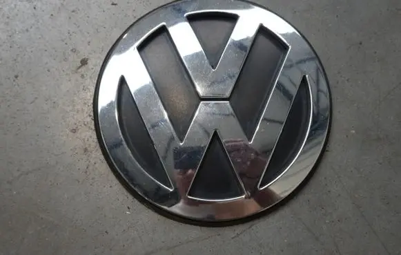 Volkswagen New Beetle Manufacturer badge logo/emblem 1C0853617B
