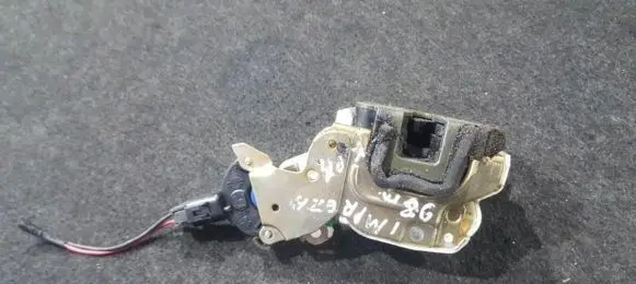 Subaru Impreza I Front door lock