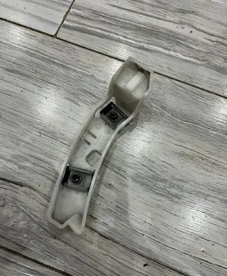 Front bumper mounting bracket