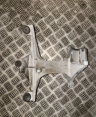 Mercedes-Benz C W205 Engine mounting bracket A2740981439