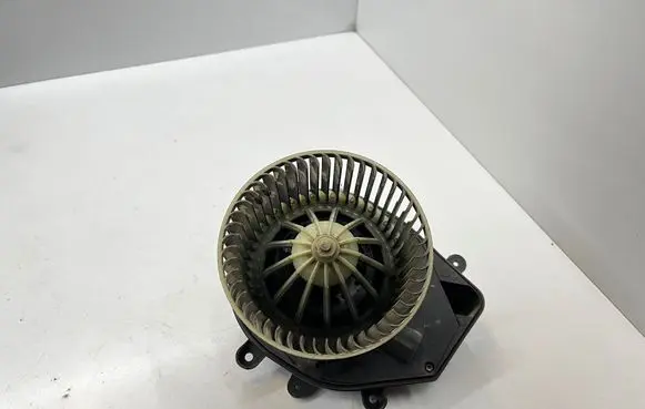 Volkswagen PASSAT B5 Heater fan/blower 740221233F 8D1820021