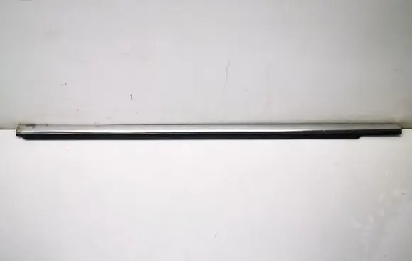 Mercedes-Benz E W212 Front door glass trim molding 