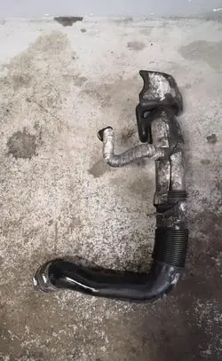 Volvo V50 Turbo air intake inlet pipe/hose 3m519a673hg