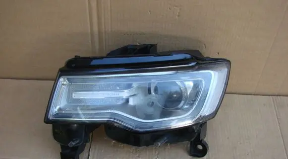Jeep Grand Cherokee Headlight/headlamp 68111035AG