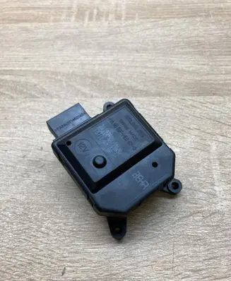 Opel Zafira B Air flap motor/actuator 309368000A B04439012637