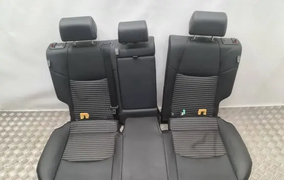 Toyota RAV 4 (XA50) Second row seats 