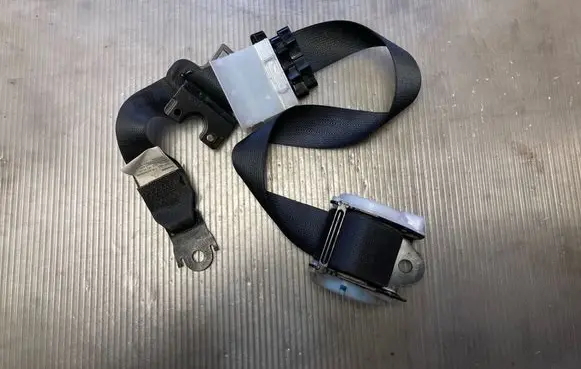Nissan Murano Z50 Rear seatbelt C7025 C7058208
