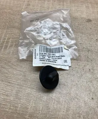 Skoda Octavia Mk1 (1U) Floor mat clip fixing clamp DCA061001001