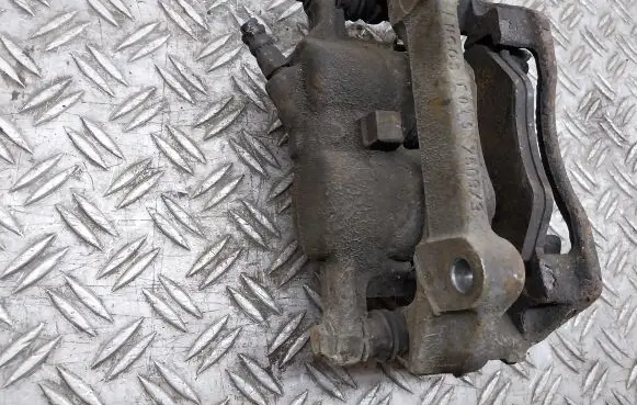 Toyota Prius (XW20) Front brake caliper