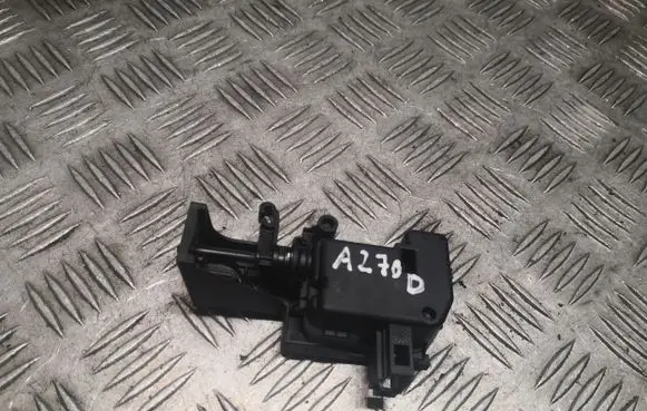 Fuel tank cap lock