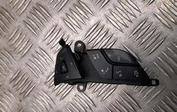Steering wheel buttons/switches