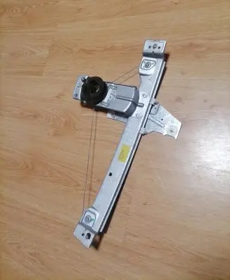 Rear door manual window regulator