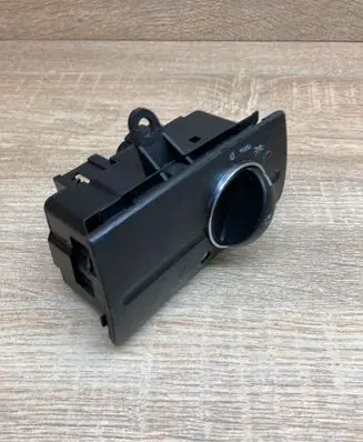 Mercedes-Benz E W211 Light module LCM 2115450804 4056095