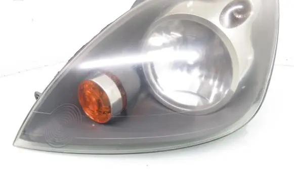 Ford Fiesta Headlight/headlamp 