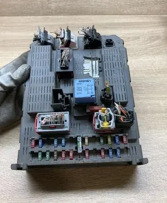 Citroen C5 Central body control module 9649301680