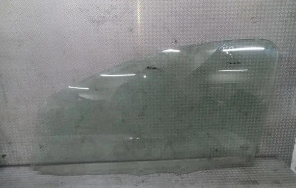Peugeot 107 Front door window glass four-door
