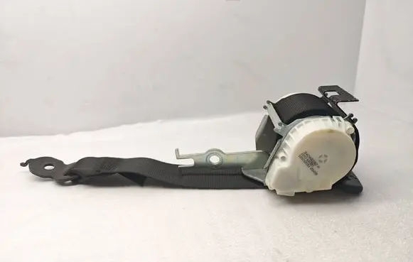BMW 7 F01 F02 F03 F04 Rear seatbelt 34048282A 18102011 YY0WX90