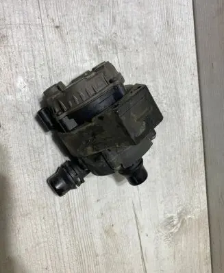 BMW X1 F48 F49 Electric auxiliary coolant/water pump 8679882