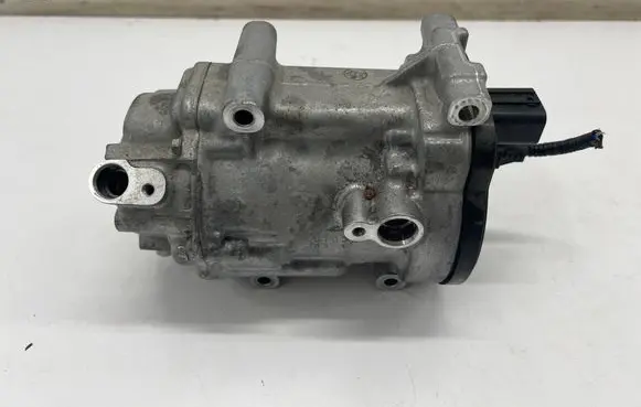 Toyota Yaris XP210 Air conditioning (A/C) compressor (pump) 0424000741