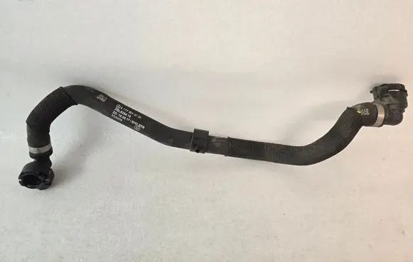 Coolant pipe/hose