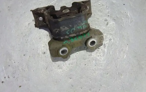 Opel Combo C Engine mount bracket