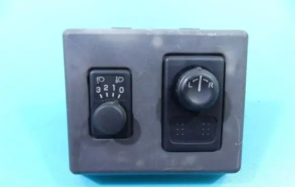 Nissan Atleon Electric window control switch 599329X500 IMPRK1249825