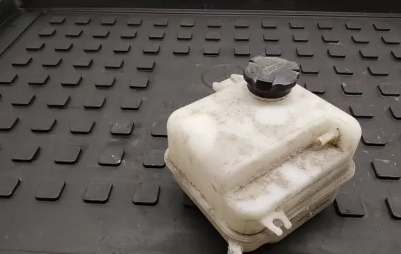 KIA Sportage Coolant expansion tank/reservoir 254302S000