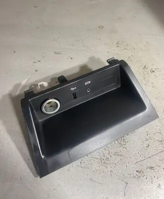 Skoda Fabia Mk3 (NJ) USB socket connector 6V0857367A 8112866 65Q0035724