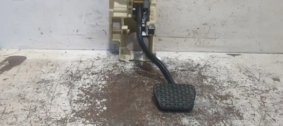 BMW 5 E60 E61 Brake pedal 676922103