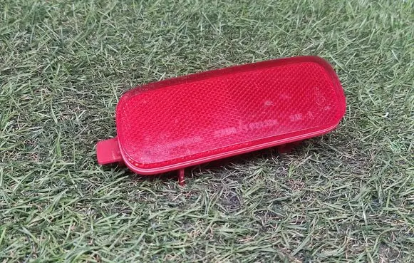 Honda CR-V Rear tail light reflector 23772500 P2132R P0070L